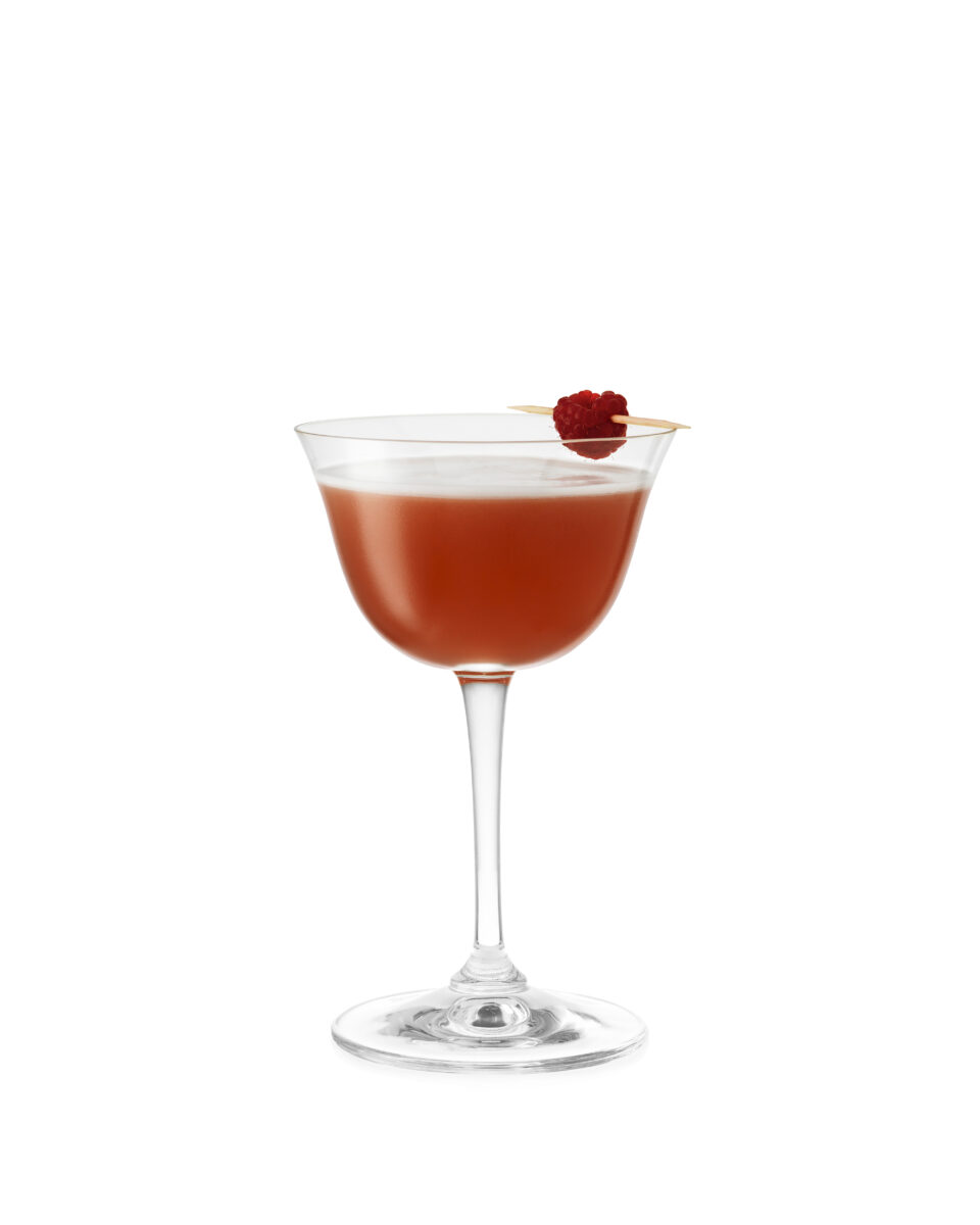 French martini vodka raspberry liqueur pineapple drink photographer fotograf drinkov london bratislava on white cutout