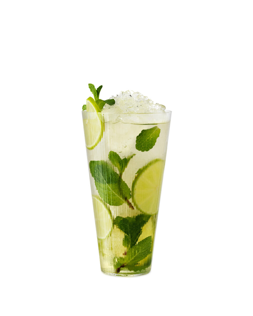 Mojito-with-crushed-ice-mint-lime-white-background cut out london braislava cocktail fotograf drinkov