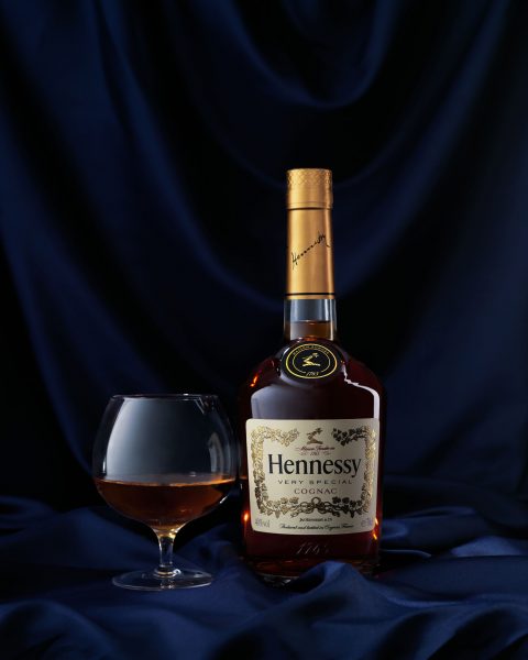 henessy_very-special-cognac-glass-pour studio light profoto hasselblad fotograf drinkov bratislava london